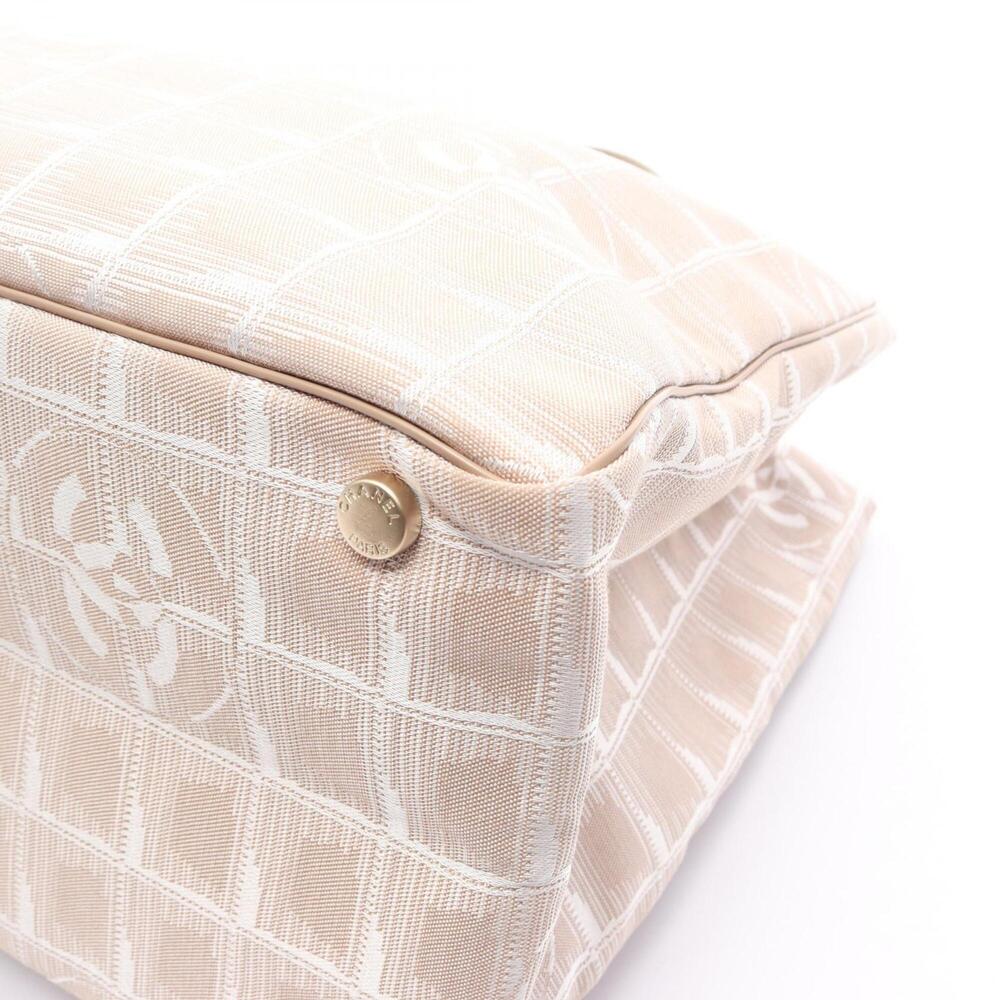 CHANEL Cream Leather Tote Bag - Picture 6 of 11